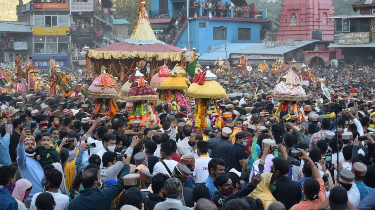 हिमाचल-प्रदेश-में-कुल्लू-दशहरा-उत्सव-375-वर्ष-पुराना-है!